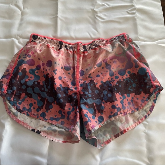 Reebok Womens Pink Paint Splatter Yoga Running Gym Shorts Size Small Cooling - Picture 1 of 8